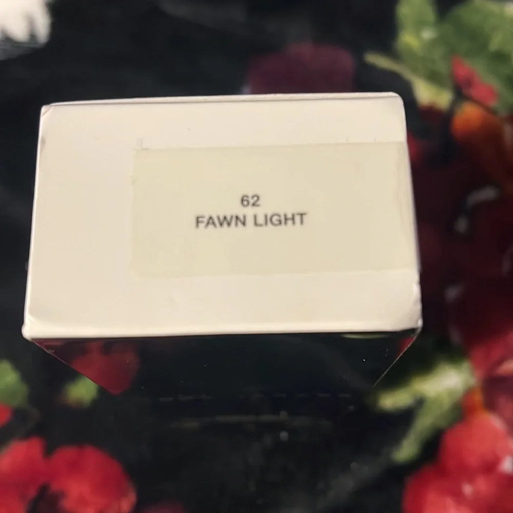 Marc Jacobs 62 Fawn Light Genius Gel Super-Charged Foundation